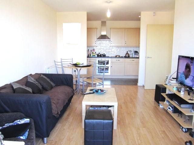 Spacious and bright Two Bedroom & Two Bathroom Flat / Bridge Court, Stanley Road