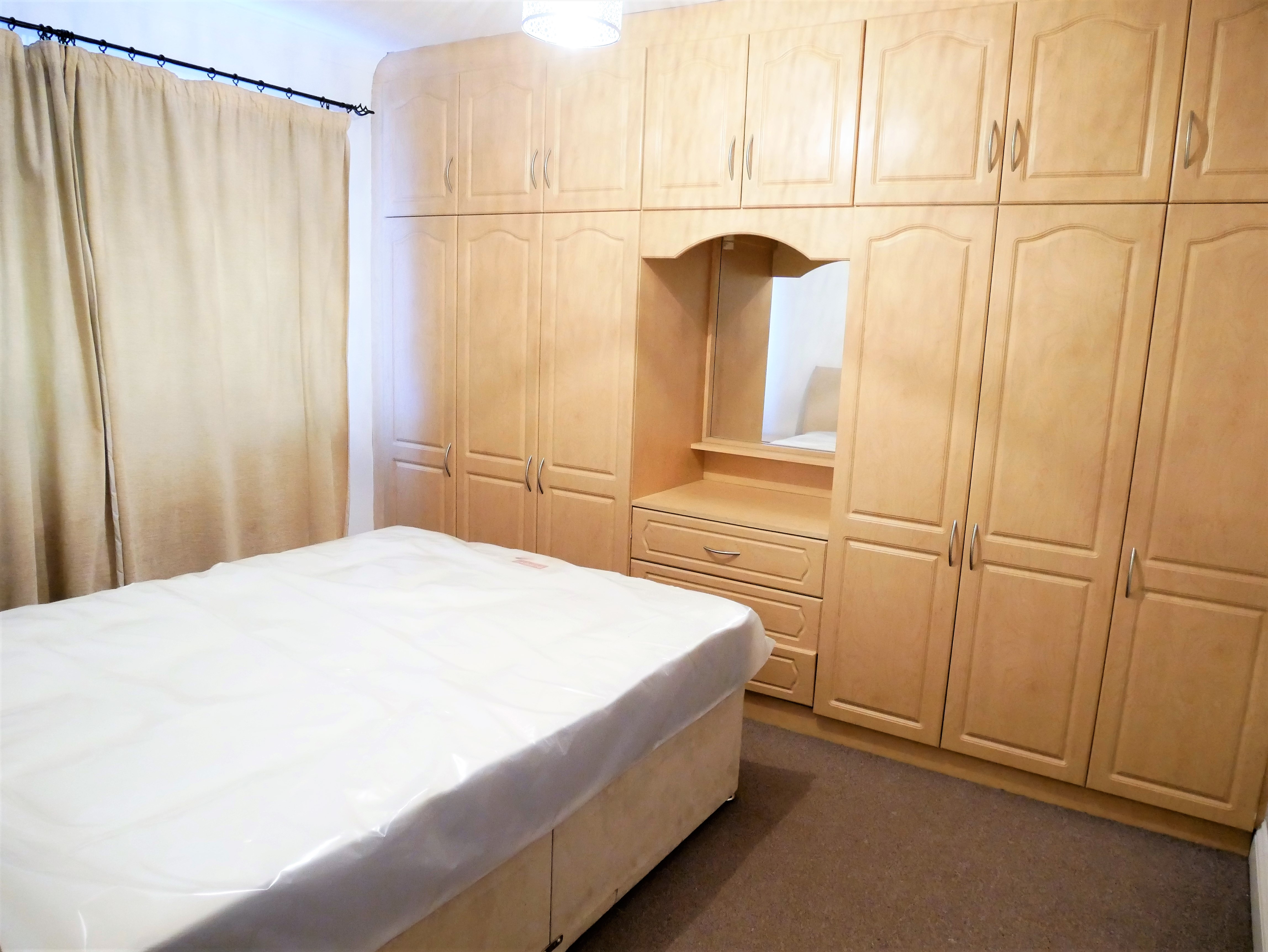 Double bedroom in Great West Road, Isleworth.